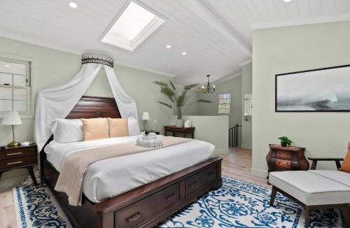 Marina Peninsula House | New Listing Marina Villa by Colby & Conrad
