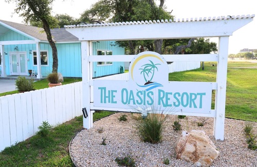 Fulton Cottage | New Listing! Oasis Bungalow