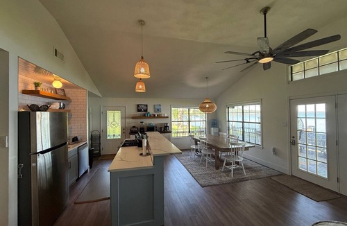 Robertson County House | New Listing - Private Lake Retreat with 2 Homes, 5 Bedroom, Hot Tub, and more