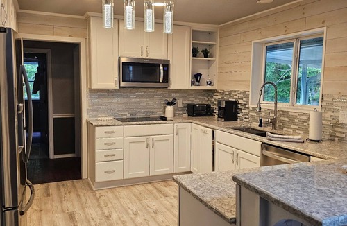 Hardy House | NEW LISTING: Spacious River Home Private Footage on South Fork Spring River