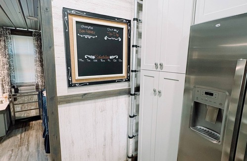 Scottsboro House | NEW LISTING! Spacious Tiny Home Near Lake - Jacuzzi + Covered Boat Parking