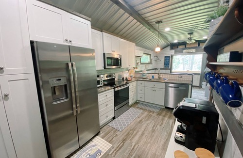 Scottsboro House | NEW LISTING! Spacious Tiny Home Near Lake - Jacuzzi + Covered Boat Parking