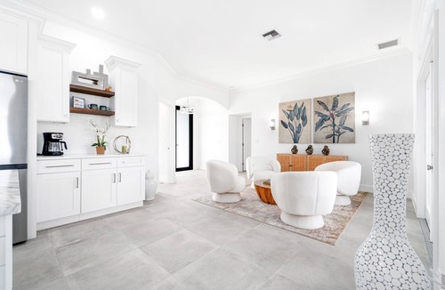 Vanderbilt Beach House | NEW LISTING Sunshine Retreat