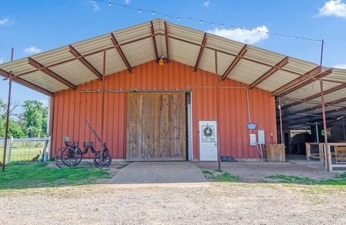 Tyler Cabin | NEW LISTING! The Cottage (1-Bedroom Cabin) by RedAwning