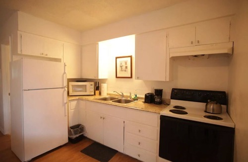 Johnston Terrace Apartment | New Listing! Thrifty & functional 1BD Apt near AUS and downtown