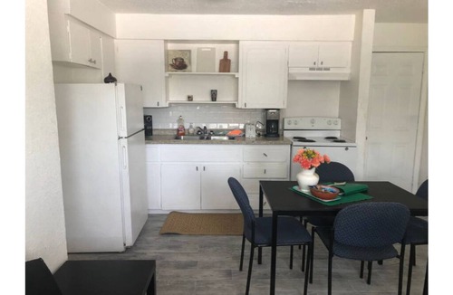 Johnston Terrace House | New Listing! Thrifty & Functional 2 BD near AUS and downtown