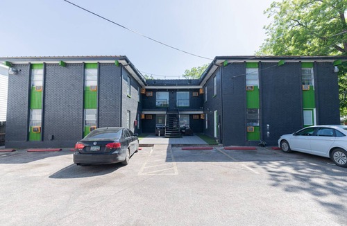 Johnston Terrace House | New Listing! Thrifty & Functional 2 BD near AUS and downtown
