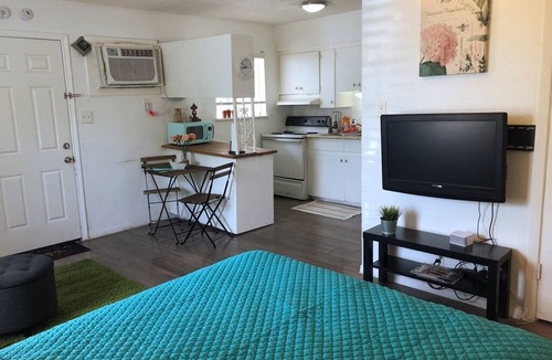 Johnston Terrace Apartment | New Listing! Thrifty / functional studio near AUS / downtown