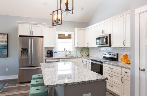 Monteray Shores House | New Listing Updated Beach Cottage&Community Perks