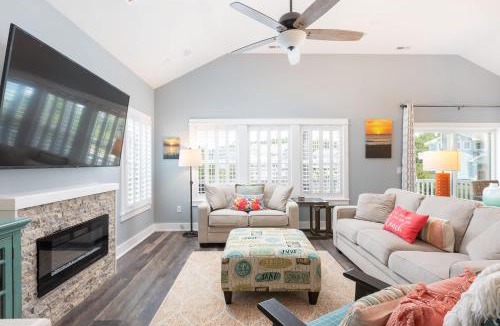 Monteray Shores House | New Listing Updated Beach Cottage&Community Perks