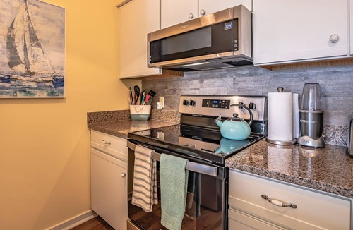 Beachwalk Condo | New listing - Condo on Harbor Island