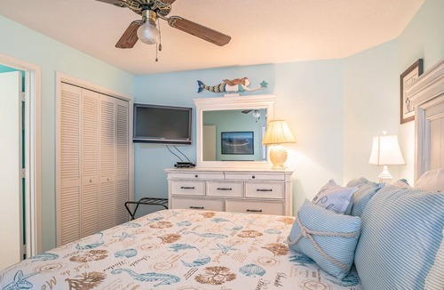 Beachwalk Condo | New listing - Condo on Harbor Island