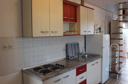 Caska Apartment | NEW LISTING!Vila Caska- ap 12-apartment for 5 people, pool, wifi, airconditioner