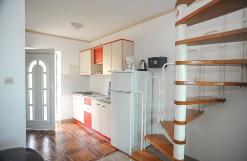 Caska Apartment | NEW LISTING!Vila Caska- ap 11-apartment for 5 people, pool, wifi, airconditioner