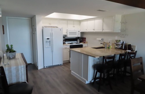Point Venture House | New Listing. Waterfront 4 B/R, 3 bath, Townhouse. Sleeps 9. Just renovated.