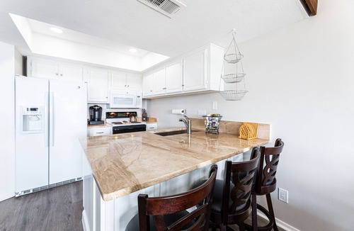 Point Venture House | New Listing. Waterfront 4 B/R, 3 bath, Townhouse. Sleeps 9. Just renovated.
