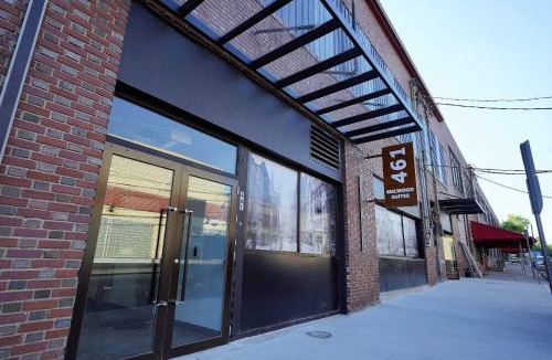 North Oakland Apartment | New Loft 3 min to CMU Pitt Sleeps 4