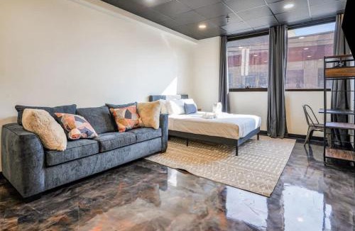 North Oakland Apartment | New Loft 3 min to CMU Pitt Sleeps 4