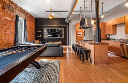 Wholesale District House | New Loft Near Convention Center