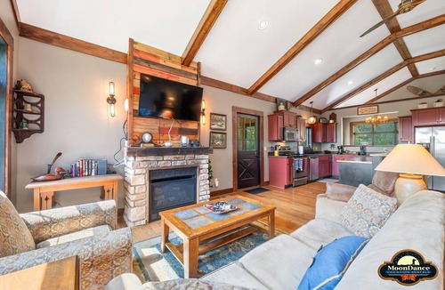 Gnaw Bone Cabin | New log cabin on 52 acres, pet-friendly!