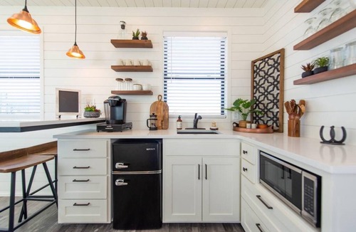 Alpine House | New Longhorn Stunning Container Home-in Alpine