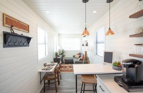 Alpine House | New Longhorn Stunning Container Home-in Alpine