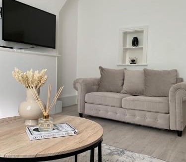 Waterloo Apartment | New look flat In Waterloo