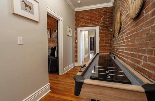 Phoenix Hill House | New! Louisville Lore in NuLu - 6beds!3ba! Hot Tub!