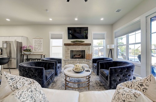 Vinita House | New low prices! Hot tub, pool, boat docks!