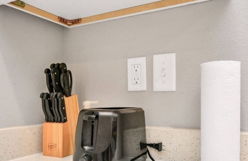 Spring Branch West Apartment | NEW Luscious Yellow Apartment