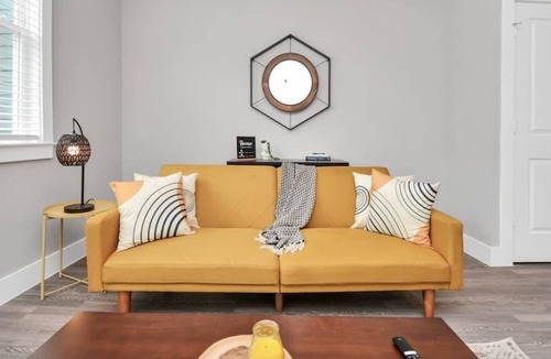Spring Branch West Apartment | NEW Luscious Yellow Apartment