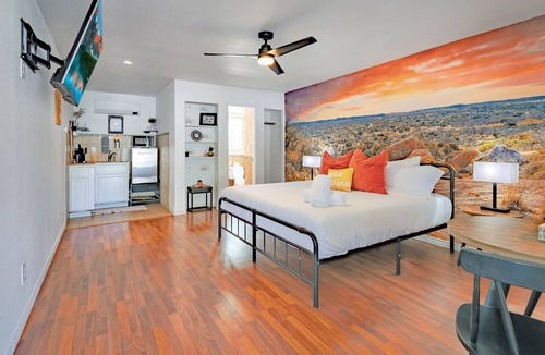 Canyon Lake Cabin | New LUX 1 King Bed Suite AT Boat Ramp 1