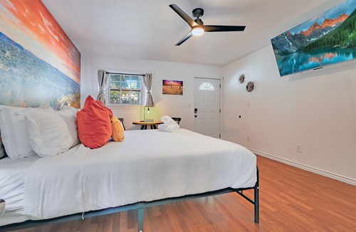 Canyon Lake Cabin | New LUX 1 King Bed Suite AT Boat Ramp 1