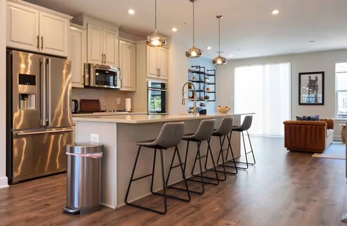 Largo House | New LUX home close to DC+metro