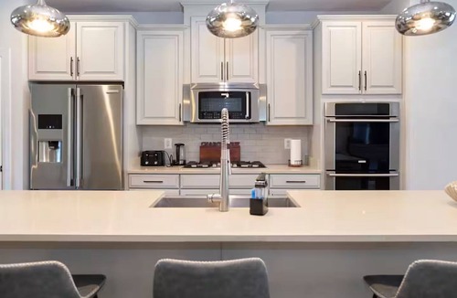 Largo House | New LUX home close to DC+metro