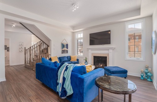 Watertown House | New Lux home! Vibrant Suburban Retreat