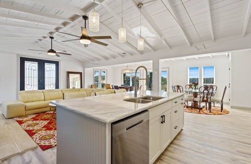 Pedernales Bend House | New Lux House: Swim Spa, Views, Pet-Friendly, Near Lake