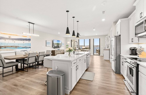 Village of Four Seasons Condo | New Lux Waterfront Condo w/Unparalleled Views! 2E