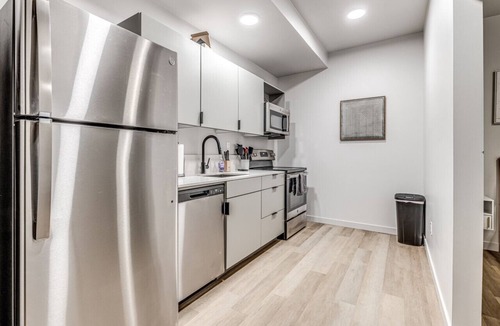 Midtown Apartment | New Luxe 1 Bed Midtown Apt