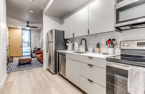Midtown Apartment | New Luxe 1 Bed Midtown Apt
