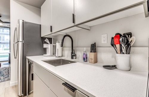 Midtown Apartment | New Luxe 1 Bed Midtown Apt