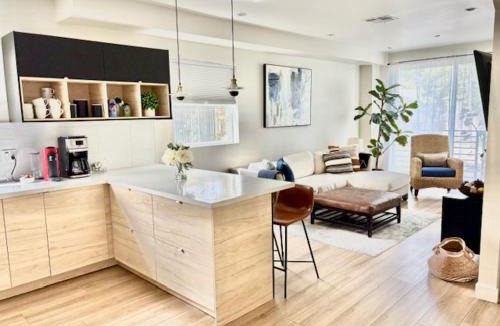 Sherman Oaks Apartment | New Luxe 3B 3Bath Townhouse