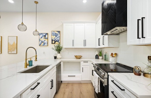 Near East Side House | New Luxe Downtown- Modern San Antonio Retreat