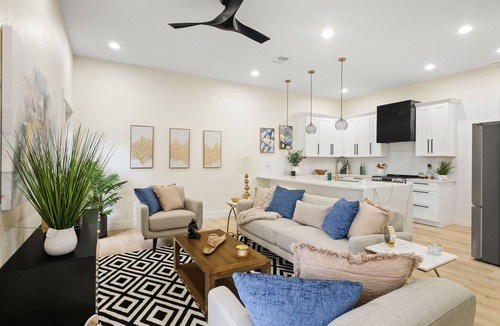 Near East Side House | New Luxe Downtown- Modern San Antonio Retreat