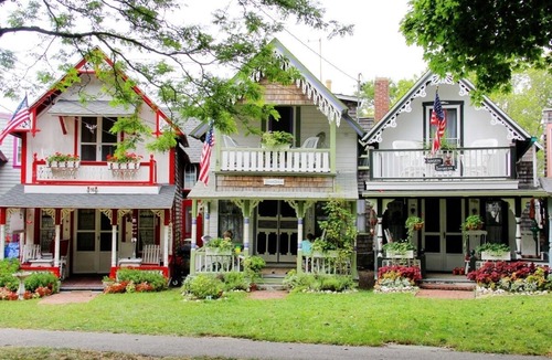 Oak Bluffs Apartment | NEW Luxe suite with outdoor shower & firepit - walk to town!