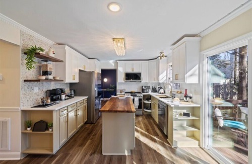 Apex House | New Luxe Villa - Grand Piano, Spa Bath & Banquet Room
