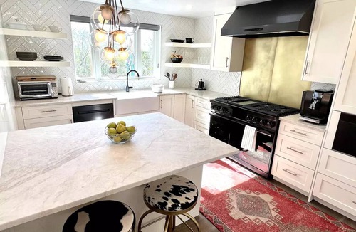 South Capitol House | New Luxurious Home Near Plazan