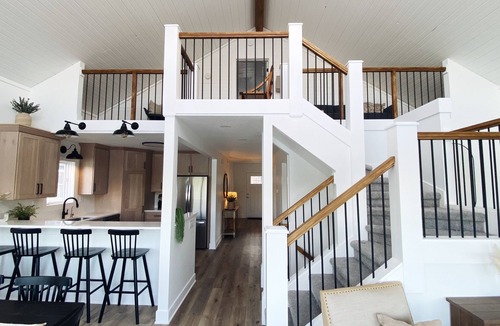 Brimfield House | [New!] Luxurious Lake Front Getaway!