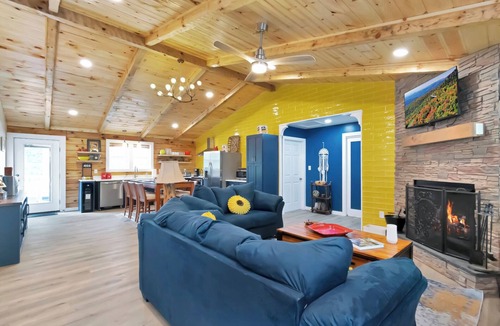 Sugar Mountain Cabin | New Luxurious Mountain Escape with Spa & Views