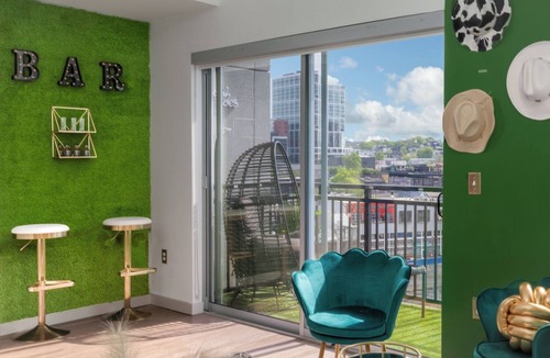 Sobro Condo | New luxurious - Upscale apt in downtown Nashville!
